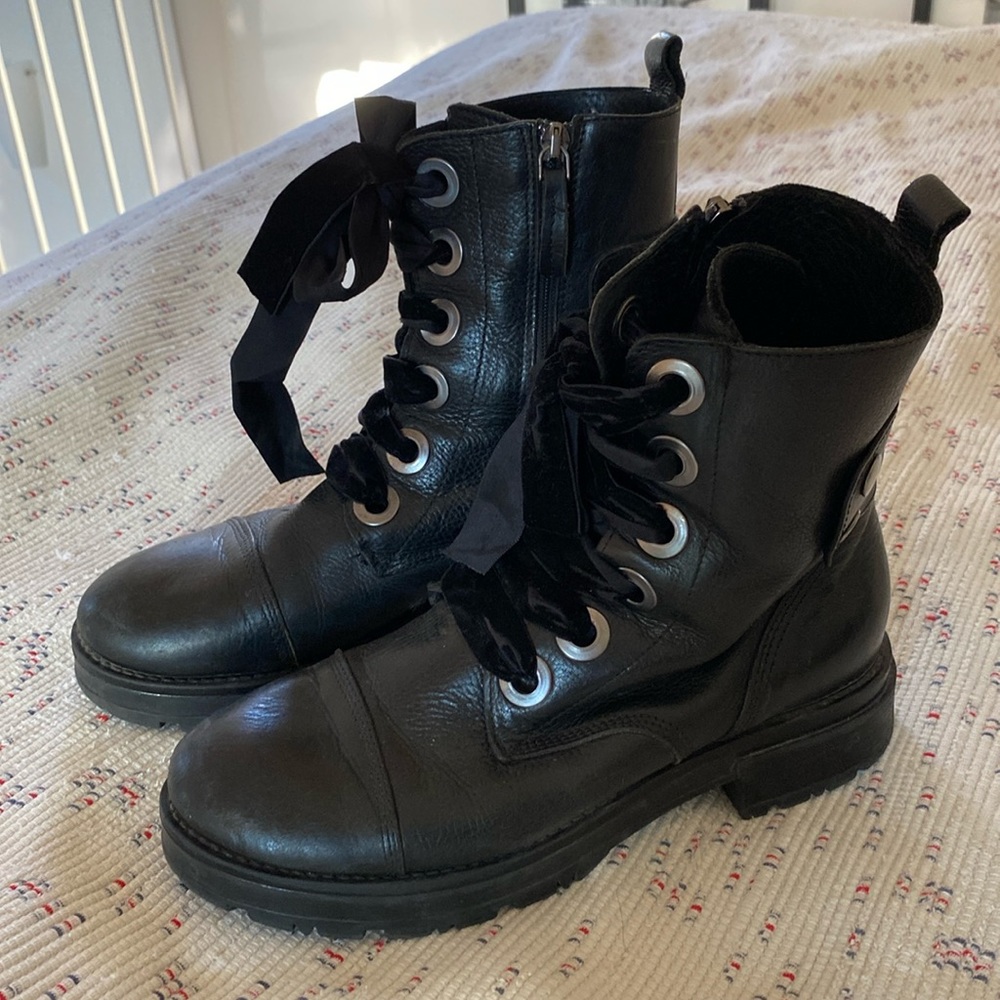 Combat boots